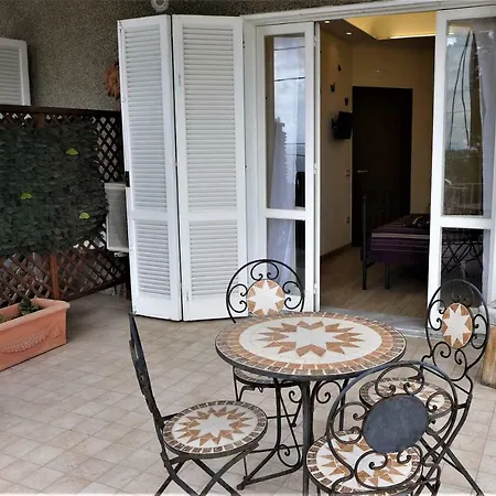 Nerano Suites Pensión *
