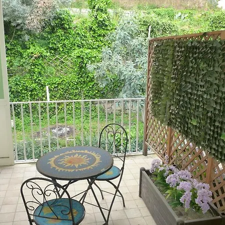 Nerano Suites Pensión *